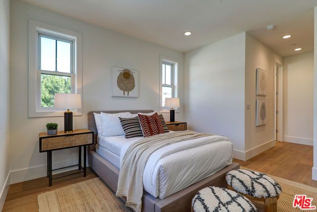 11729 Hartsook Street, Valley Village, CA 91607