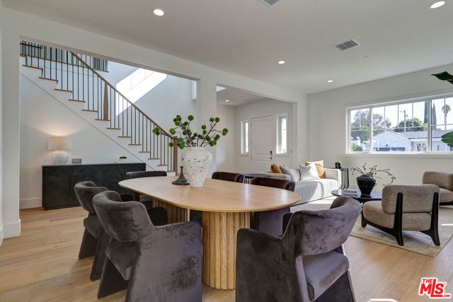 11729 Hartsook Street, Valley Village, CA 91607