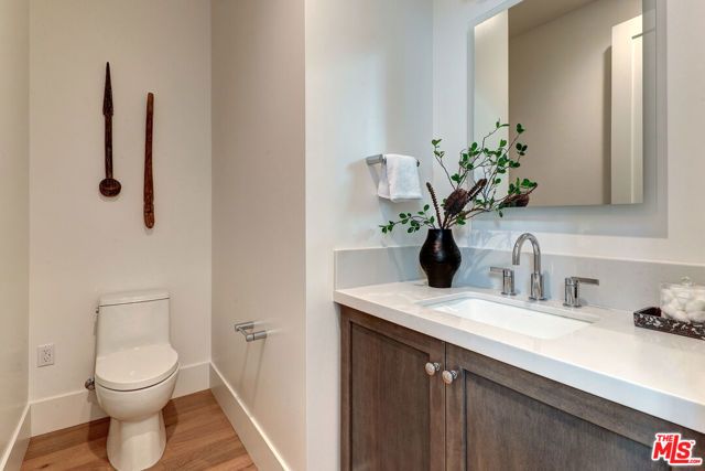 11729 Hartsook Street, Valley Village, CA 91607