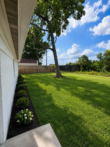 323 Spruce Lake Road, Houston, TX 77336