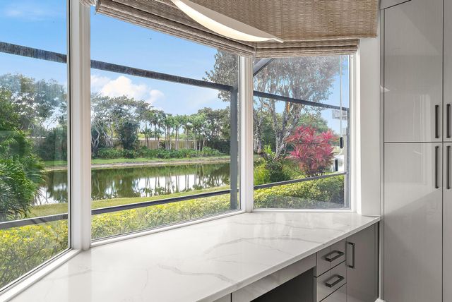 8110 Sandpiper Way, West Palm Beach, FL 33412