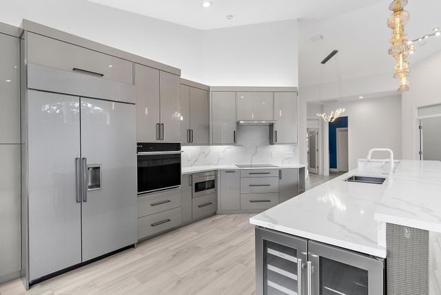 8110 Sandpiper Way, West Palm Beach, FL 33412