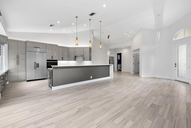 8110 Sandpiper Way, West Palm Beach, FL 33412