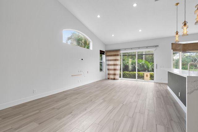 8110 Sandpiper Way, West Palm Beach, FL 33412