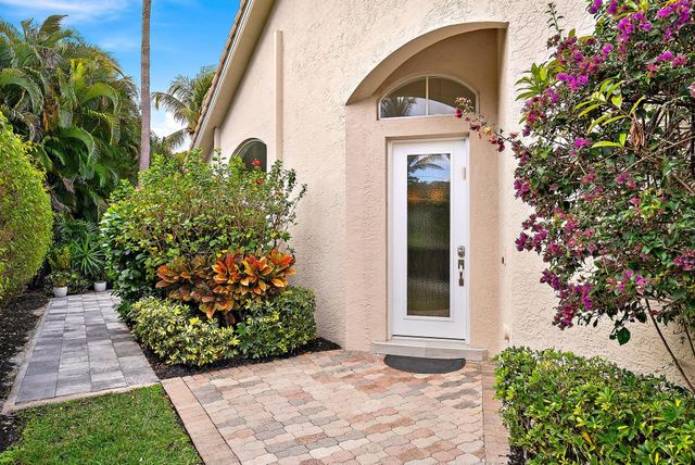 8110 Sandpiper Way, West Palm Beach, FL 33412