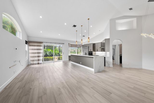 8110 Sandpiper Way, West Palm Beach, FL 33412