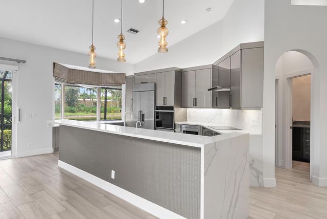 8110 Sandpiper Way, West Palm Beach, FL 33412