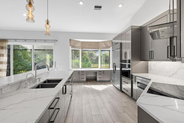 8110 Sandpiper Way, West Palm Beach, FL 33412