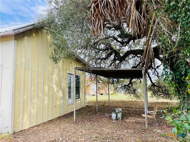 807 E End Street, Goliad, TX 77963