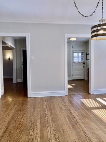 619 Washington Boulevard 2W, Oak Park, IL 60302