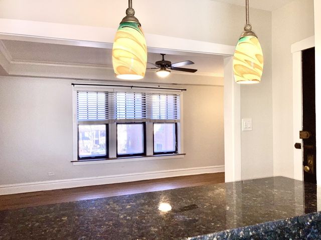 619 Washington Boulevard 2W, Oak Park, IL 60302