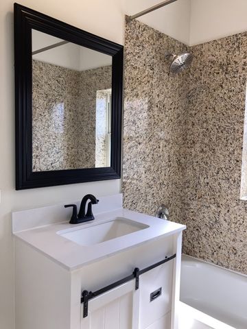 619 Washington Boulevard 2W, Oak Park, IL 60302