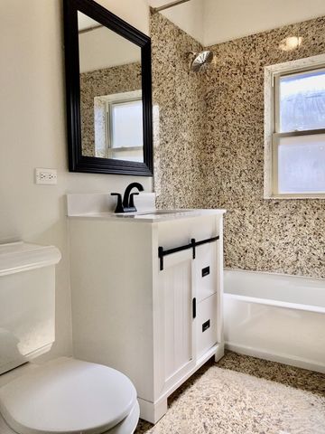 619 Washington Boulevard 2W, Oak Park, IL 60302