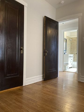 619 Washington Boulevard 2W, Oak Park, IL 60302