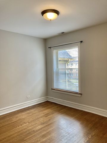 619 Washington Boulevard 2W, Oak Park, IL 60302