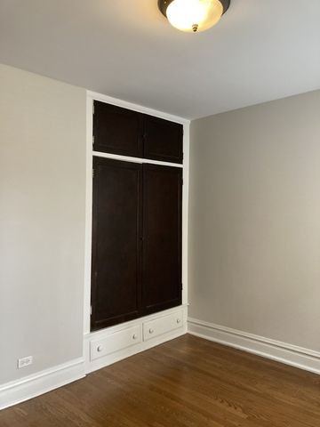 619 Washington Boulevard 2W, Oak Park, IL 60302