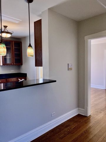 619 Washington Boulevard 2W, Oak Park, IL 60302