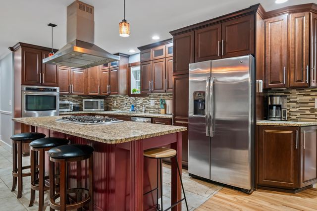 10 LANDSDOWN Lane, Conway, NH 03818
