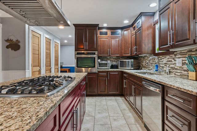 10 LANDSDOWN Lane, Conway, NH 03818
