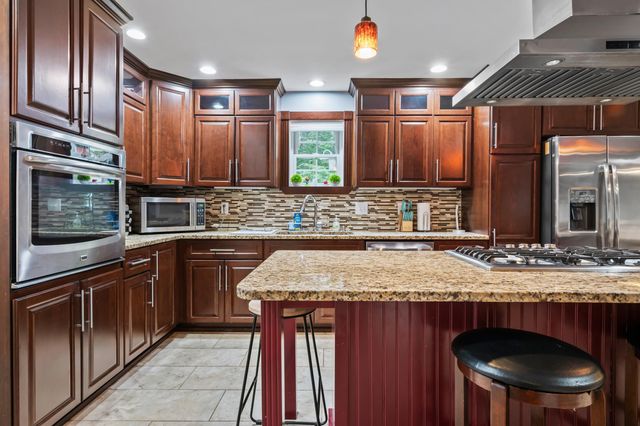 10 LANDSDOWN Lane, Conway, NH 03818