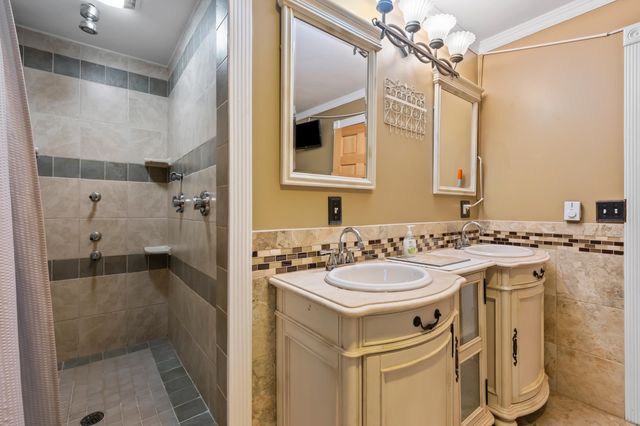 10 LANDSDOWN Lane, Conway, NH 03818