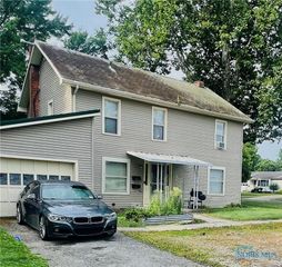 203 203 1/2 E Crawford Street, Upper Sandusky, OH 43351