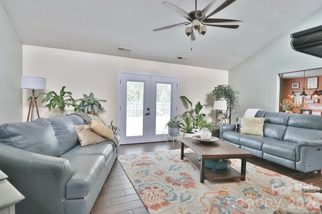 4220 Mae-Len Drive, Winston Salem, NC 27107