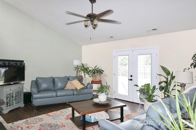 4220 Mae-Len Drive, Winston Salem, NC 27107