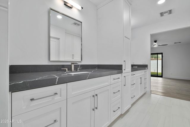 8512 E VIA DE LA ESCUELA --, Scottsdale, AZ 85258