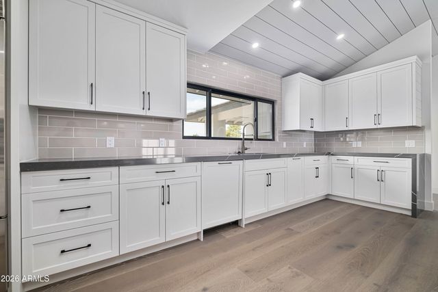 8512 E VIA DE LA ESCUELA --, Scottsdale, AZ 85258