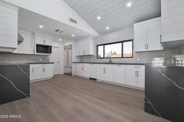 8512 E VIA DE LA ESCUELA --, Scottsdale, AZ 85258