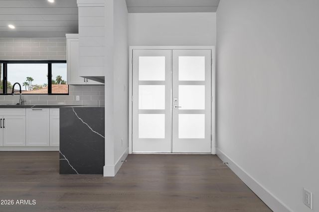 8512 E VIA DE LA ESCUELA --, Scottsdale, AZ 85258