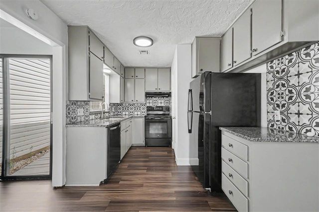 6705 SW Drakestone Blvd, Lawton, OK 73505