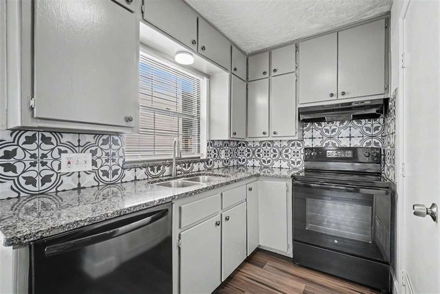 6705 SW Drakestone Blvd, Lawton, OK 73505