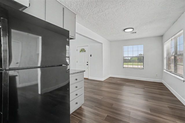 6705 SW Drakestone Blvd, Lawton, OK 73505