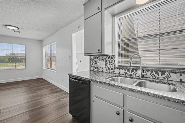 6705 SW Drakestone Blvd, Lawton, OK 73505