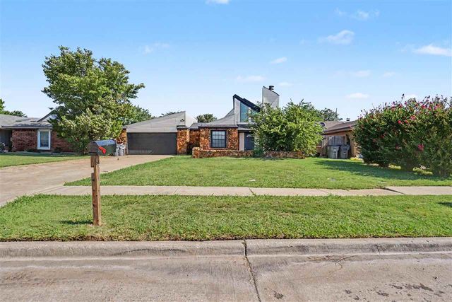 6705 SW Drakestone Blvd, Lawton, OK 73505