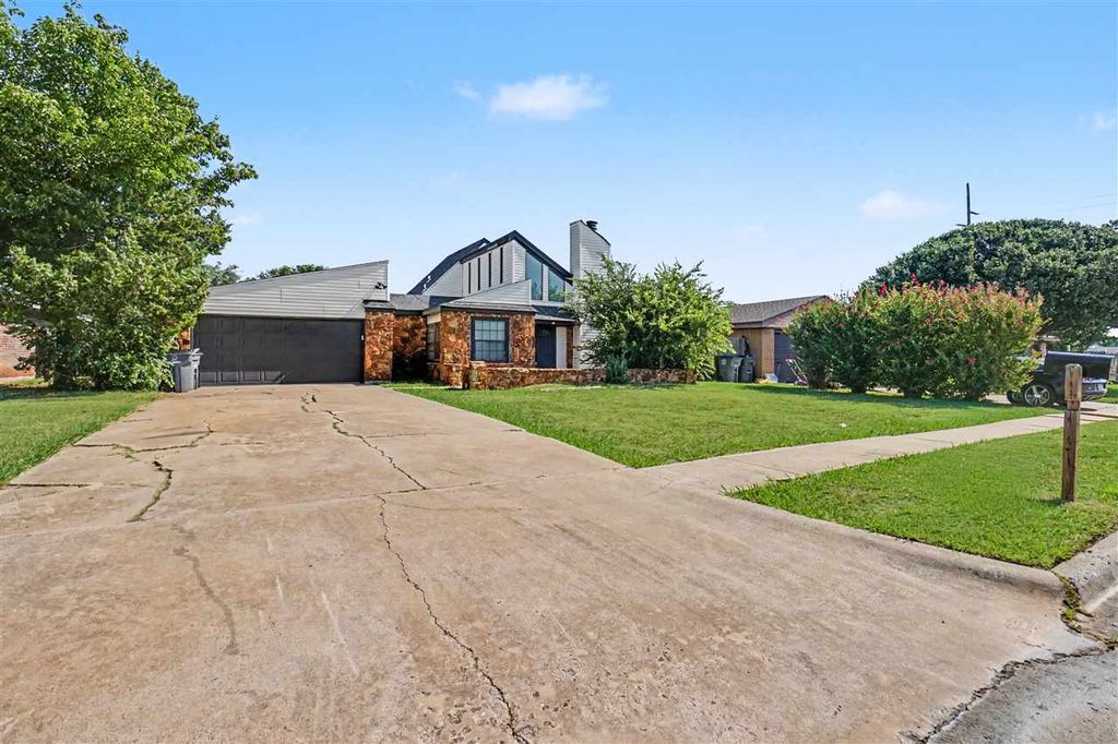 6705 SW Drakestone Blvd, Lawton, OK 73505