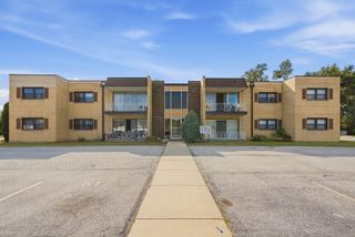 18320 Cherry Creek Drive 8, Homewood, IL 60430