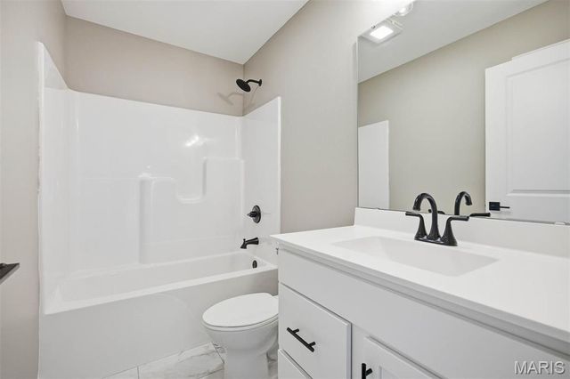 4823 Fitz James Crossing, Highland, IL 62249