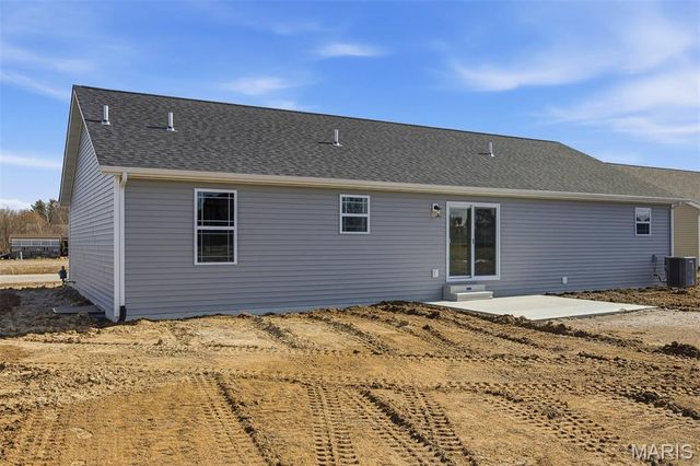 4823 Fitz James Crossing, Highland, IL 62249