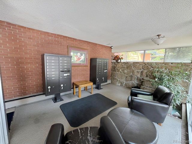 937 N Clarkson St 206, Denver, CO 80218