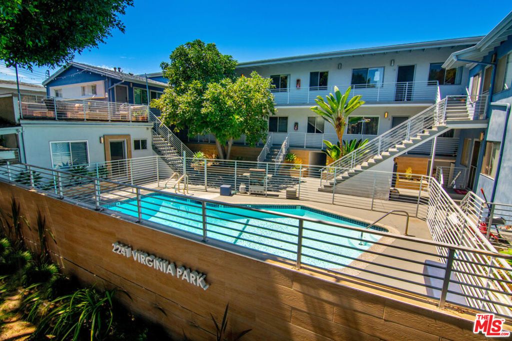 Image 3 of property listing at 2241 Virginia Avenue 8, Santa Monica, CA 90404