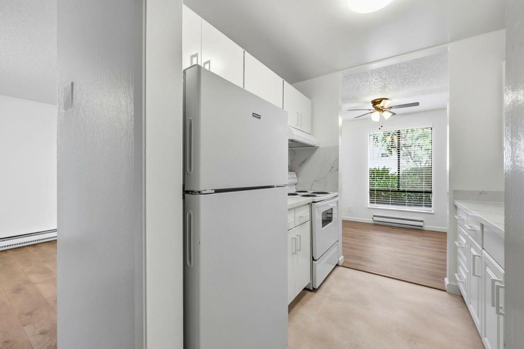 Image 10 of property listing at 4 4 Admiral Drive 226, Emeryville, CA 94608