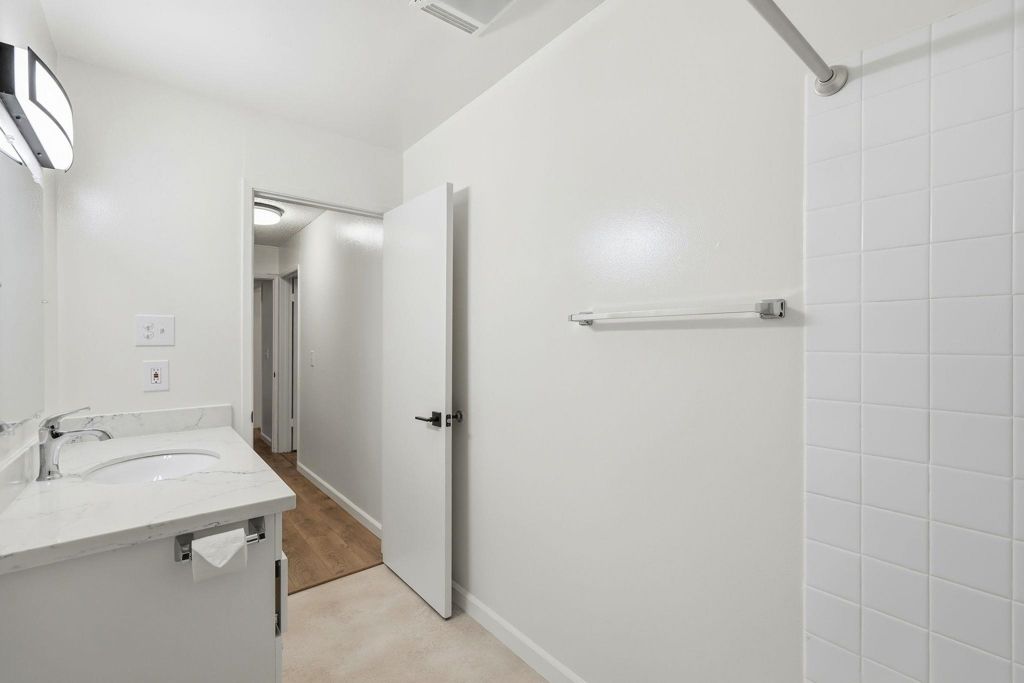 Image 16 of property listing at 4 4 Admiral Drive 226, Emeryville, CA 94608