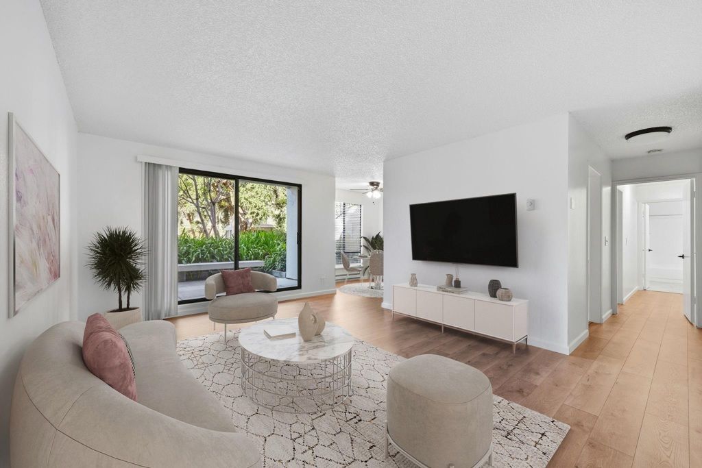 Image 2 of property listing at 4 4 Admiral Drive 226, Emeryville, CA 94608