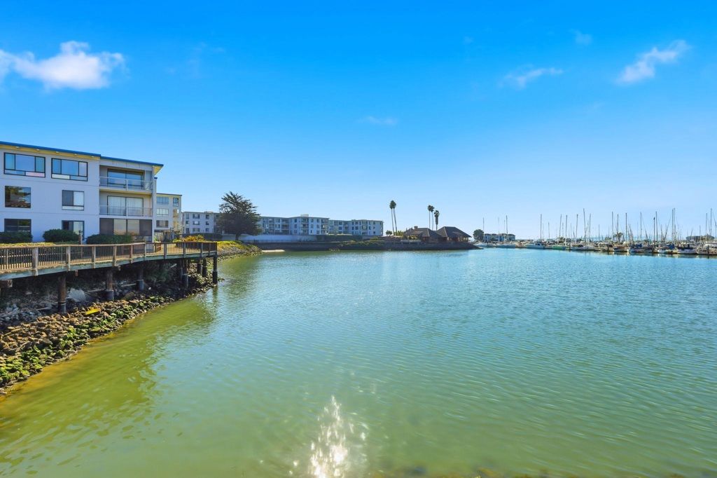 Image 21 of property listing at 4 4 Admiral Drive 226, Emeryville, CA 94608