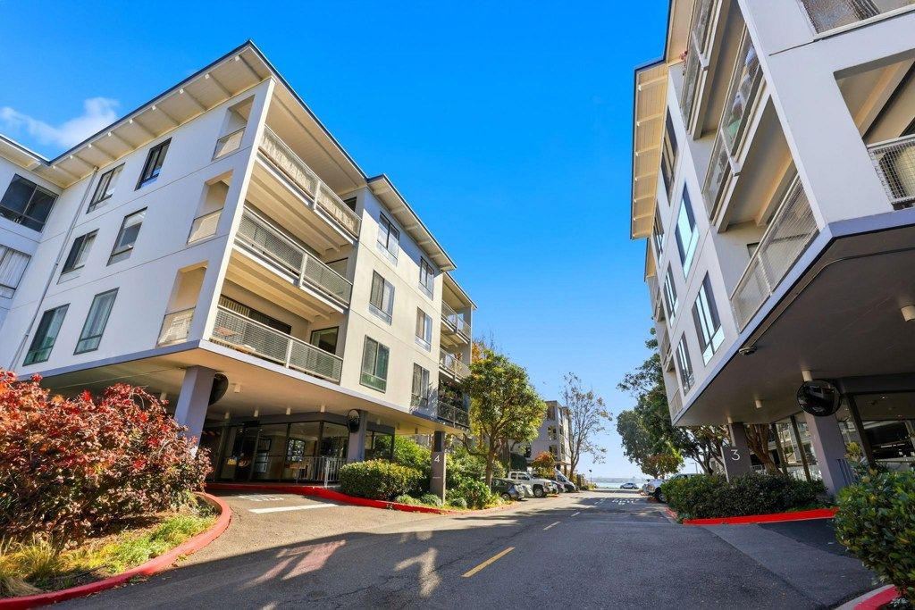Image 22 of property listing at 4 4 Admiral Drive 226, Emeryville, CA 94608