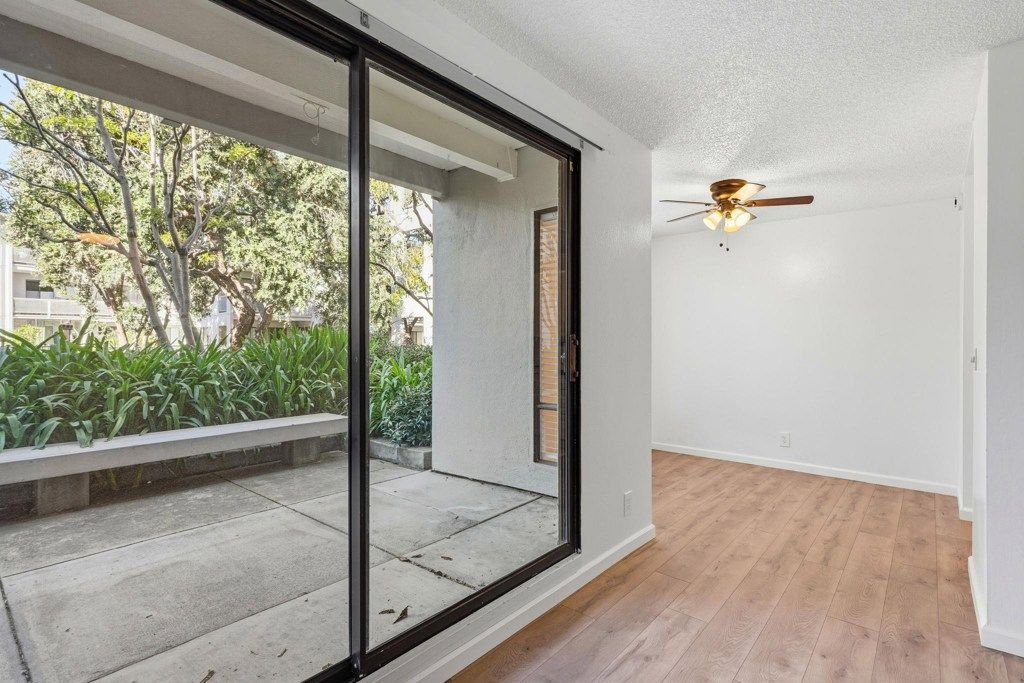 Image 3 of property listing at 4 4 Admiral Drive 226, Emeryville, CA 94608