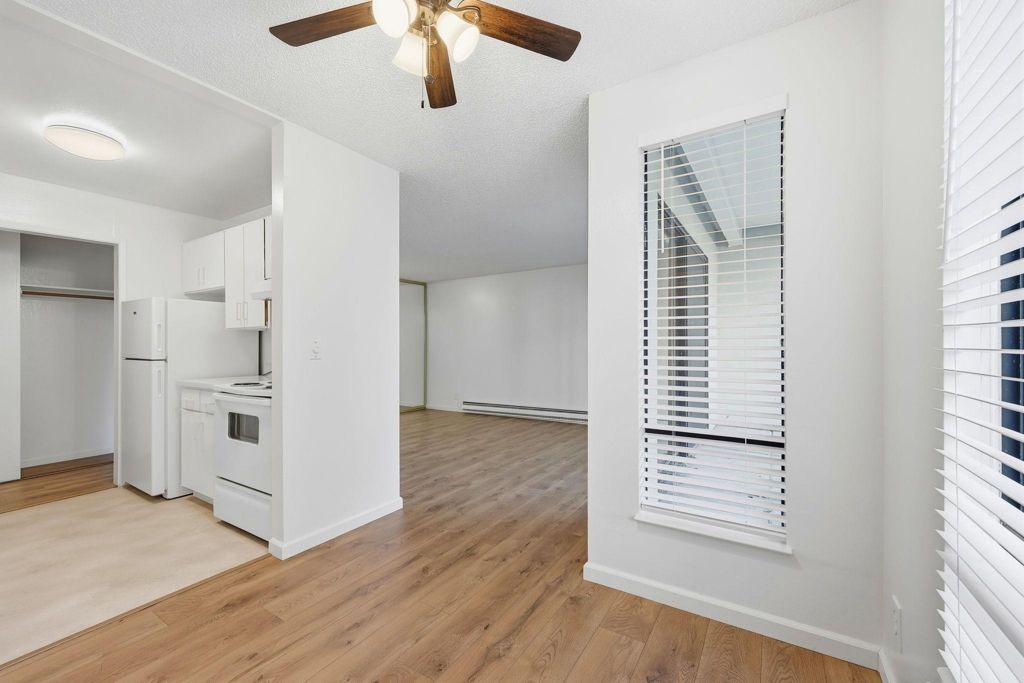 Image 8 of property listing at 4 4 Admiral Drive 226, Emeryville, CA 94608